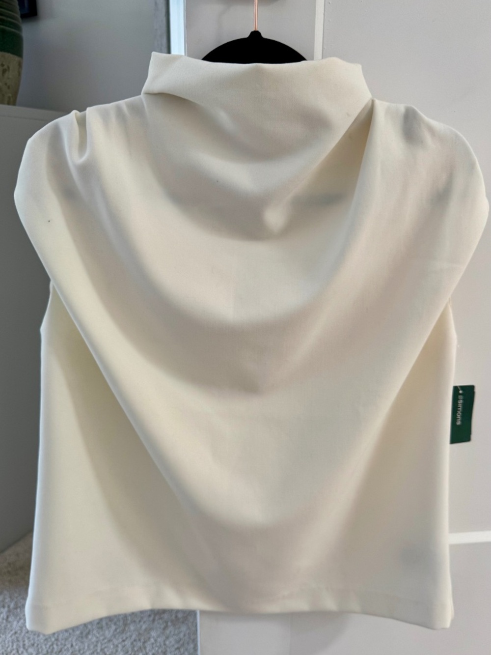 Icône by Simons white/cream sleeveless mock-neck tank top 🤍